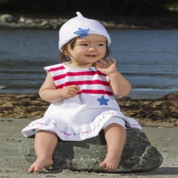 Klänning och mössa i Tilda,...